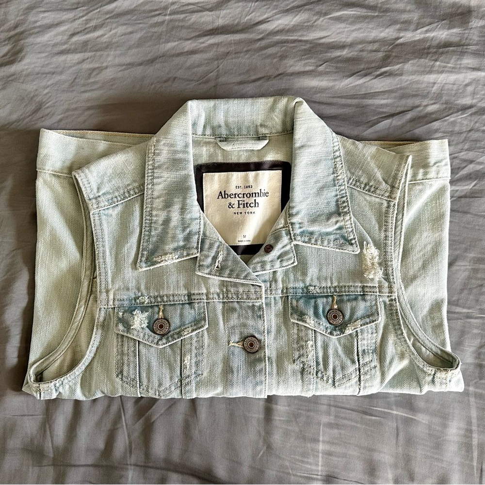 Abercrombie & Fitch Denim Sleeveless Vest Jacket Womans Size Medium, NWOT
